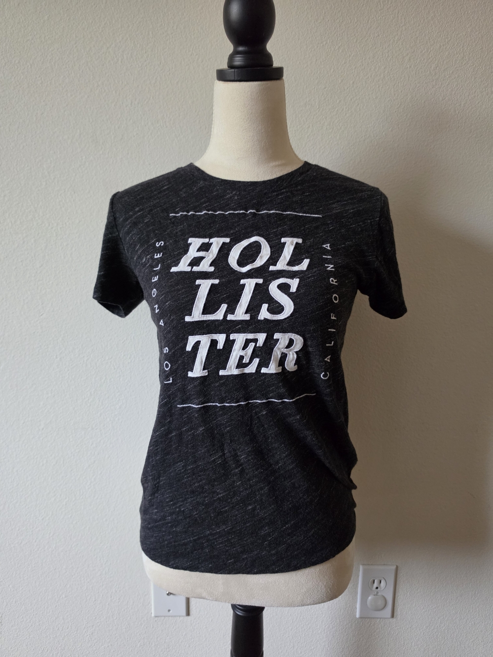 Hollister Graphic Logo Crew Neck Short Sleeve Gray T-Shirt Size S Embroidered